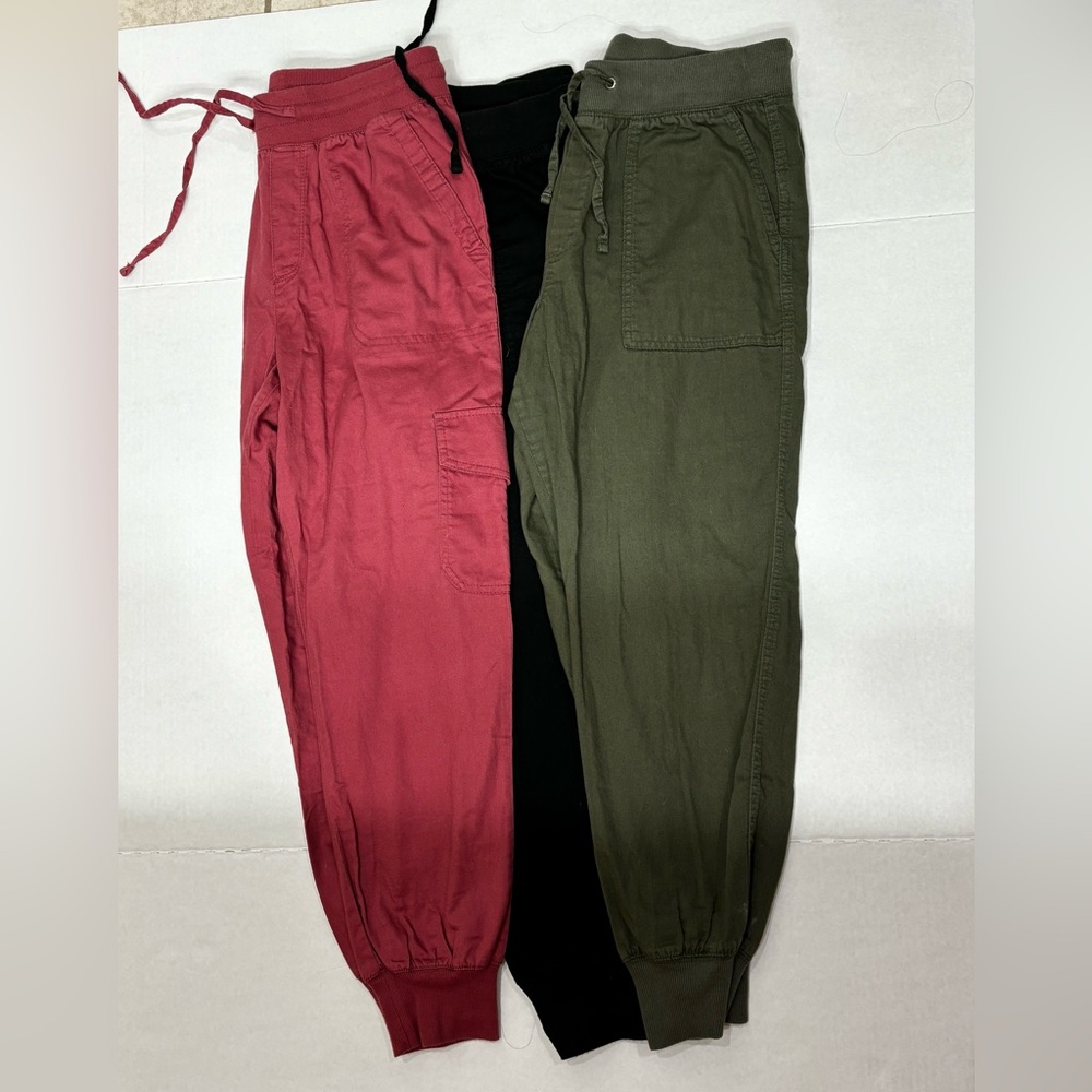 GAP Ladies Small, 3 prs, NWOT, Raspberry,Green,Black. So cute. Easy, comfy.